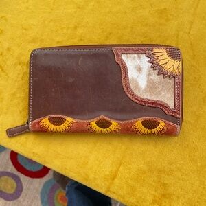 United Suspl Western Boho Sunflower Leather Zippered Wallet 4” x 8”